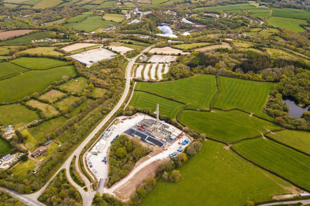 Plataforma de perforación en el sitio del proyecto Eden Geothermal en Cornwall, Reino Unido (fuente: Eden Geothermal)