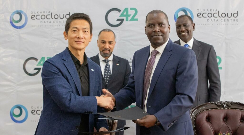 Firma del MOU entre el G42 y EcoCloud, presenciada por el presidente de Kenia, William Ruto (fuente: G42)