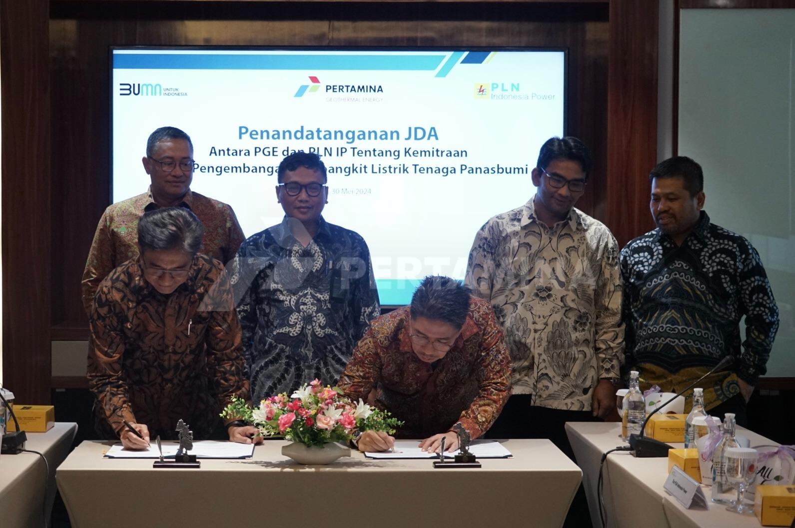 PGE dan PLN menandatangani perjanjian untuk mengoordinasikan upaya pengembangan tenaga panas bumi di Indonesia
