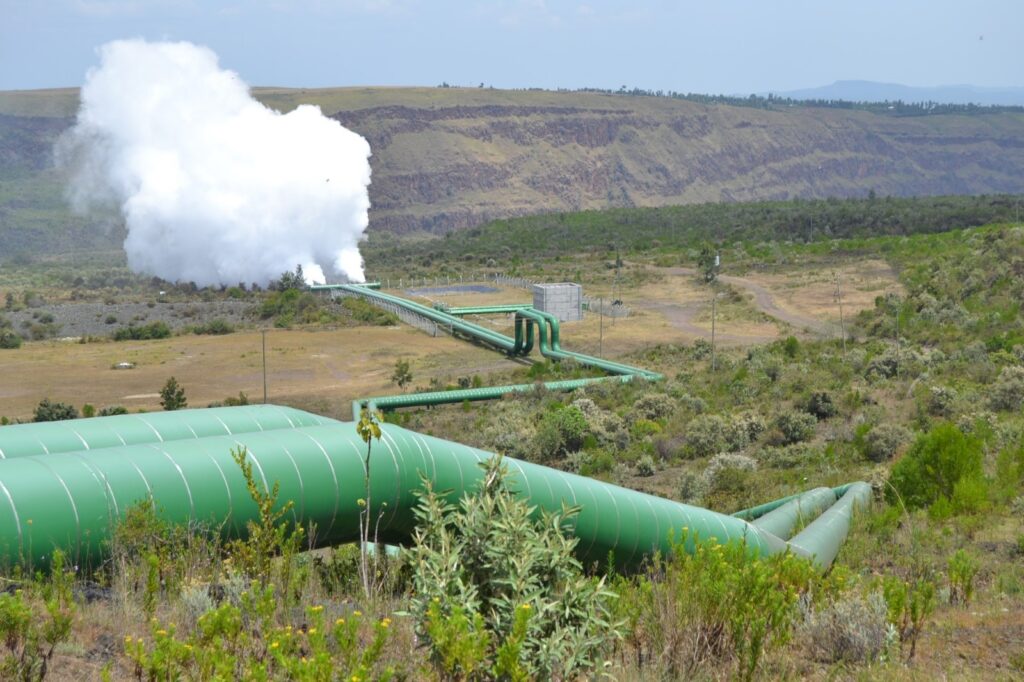 El sistema de recolección de vapor en el campo geotérmico de Menengai, Kenia (fuente: GDC)